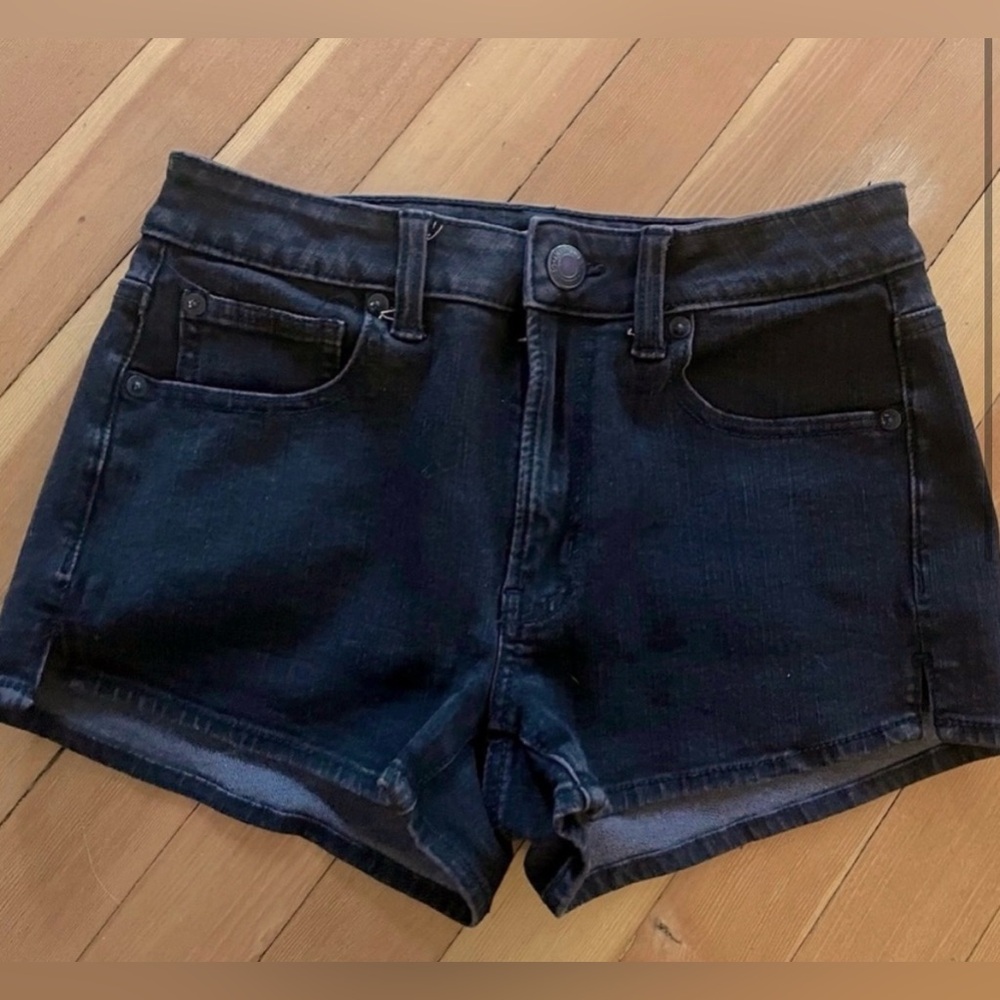 American Eagle Outfitters High Rise Shortie Jean
Shorts 360 Super Stretch Size 2